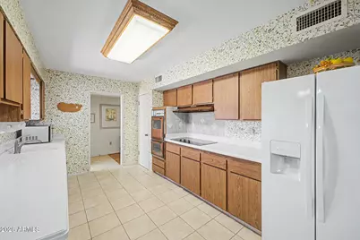 10815 W Mountain View Road, Sun City, AZ 85351 - Photo 14