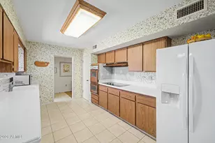 10815 W Mountain View Rd, Sun City, AZ 85351 - Photo 14