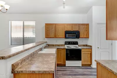 17228 W Elm Street, Surprise, AZ 85388 - Photo 10