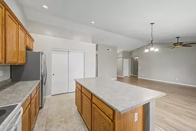17572 W Spring Lane, Surprise, AZ 85388 - Photo 8