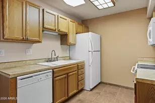 10060 W Royal Oak Rd, Sun City, AZ 85351 - Photo 8
