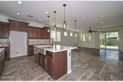 10185 W Carlota Lane, Peoria, AZ 85383 - Photo 6