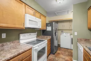 10501 W Palmeras Dr, Sun City, AZ 85373 - Photo 8