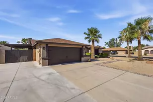 7433 W Canterbury Dr, Peoria, AZ 85345 - Photo 2