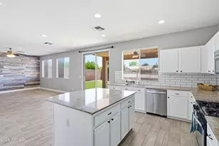 7407 W Honeysuckle Dr, Peoria, AZ 85383 - Photo 8