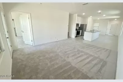 6070 E Helios Drive, Florence, AZ 85132 - Photo 2