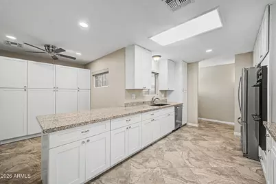 10962 W Kelso Drive, Sun City, AZ 85351 - Photo 12