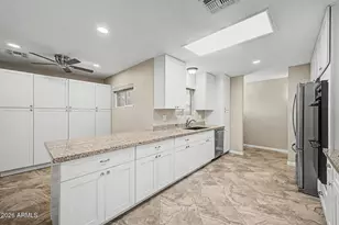 10962 W Kelso Dr, Sun City, AZ 85351 - Photo 12