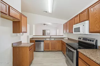 318 N 21st Circle, Coolidge, AZ 85128 - Photo 4