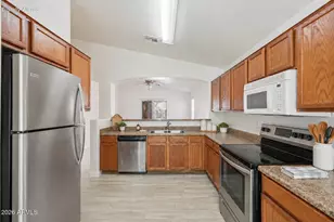 318 N 21st Cir, Coolidge, AZ 85128 - Photo 2