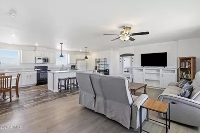 833 W Tepee Street, Apache Junction, AZ 85120 - Photo 2
