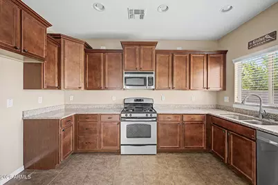 1016 W Basswood Avenue, San Tan Valley, AZ 85140 - Photo 8