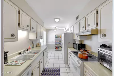 10837 W Santa Fe Drive, Sun City, AZ 85351 - Photo 4