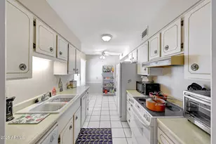 10837 W Santa Fe Dr, Sun City, AZ 85351 - Photo 4