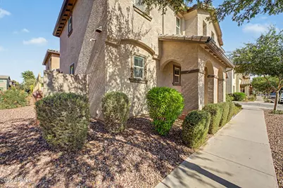 887 S Swallow Lane, Gilbert, AZ 85296 - Photo 2