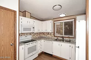 6249 S Pinehurst Dr, Chandler, AZ 85249 - Photo 2