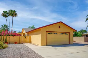 25821 S New Town Dr, Sun Lakes, AZ 85248 - Photo 2