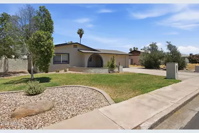 102 W Hackamore Avenue, Gilbert, AZ 85233 - Photo 2