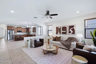 4247 E Vista Bonita Dr, Phoenix, AZ 85050 - Photo 10