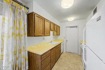 10319 W Ocotillo Drive, Sun City, AZ 85373 - Photo 8