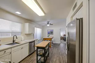 913 E Wahalla Ln, Phoenix, AZ 85024 - Photo 16