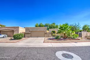 913 E Wahalla Ln, Phoenix, AZ 85024 - Photo 2