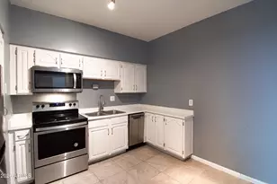 357 E Thomas Rd, Phoenix, AZ 85012 - Photo 2