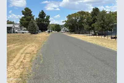 18628 S Joseph Hodge Road #80, Peeples Valley, AZ 86332 - Photo 8