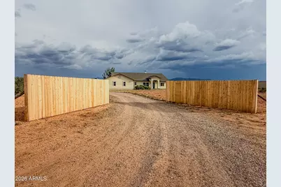 1002 E Lena Way, Huachuca City, AZ 85616 - Photo 1