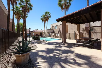 3221 N 37th Street #32, Phoenix, AZ 85018 - Photo 12