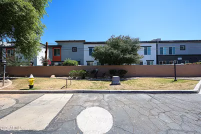 3221 N 37th Street #32, Phoenix, AZ 85018 - Photo 2