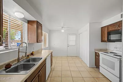 3235 W Country Gables Drive, Phoenix, AZ 85053 - Photo 2