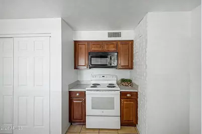 3235 W Country Gables Drive, Phoenix, AZ 85053 - Photo 4