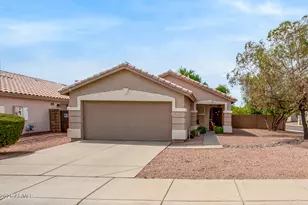 3905 E Rockwood Dr, Phoenix, AZ 85050 - Photo 2