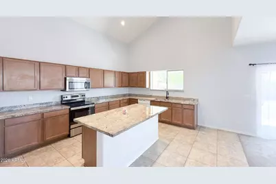 7320 S 15th Drive, Phoenix, AZ 85041 - Photo 10