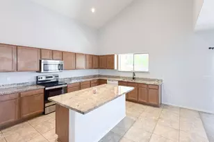 7320 S 15th Dr, Phoenix, AZ 85041 - Photo 10