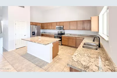 7320 S 15th Drive, Phoenix, AZ 85041 - Photo 12