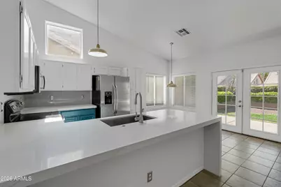 1921 E Aire Libre Avenue, Phoenix, AZ 85022 - Photo 6
