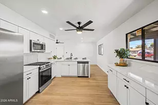 2141 W Laurel Ln, Phoenix, AZ 85029 - Photo 2
