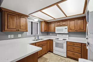 3635 N 37th St, Phoenix, AZ 85018 - Photo 2