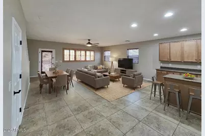 3853 E Branham Lane, Phoenix, AZ 85042 - Photo 2