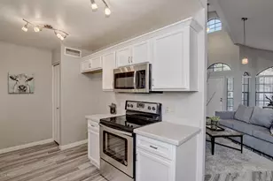 4435 E Amberwood Dr, Phoenix, AZ 85048 - Photo 2