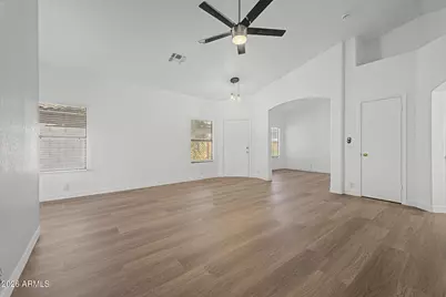 8868 W Laurel Lane, Peoria, AZ 85345 - Photo 6
