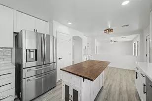 15936 W Central St, Surprise, AZ 85374 - Photo 16