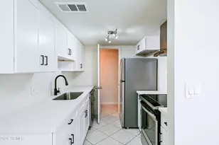 1237 E Lawrence Ln, Phoenix, AZ 85020 - Photo 10
