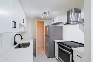 1237 E Lawrence Ln, Phoenix, AZ 85020 - Photo 8