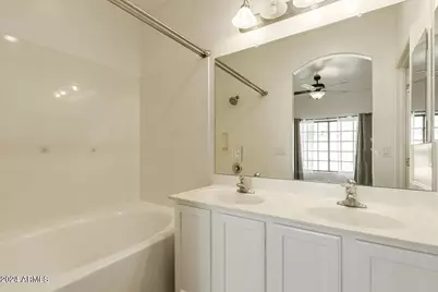 3447 E Lance Lane, Phoenix, AZ 85018 - Photo 16