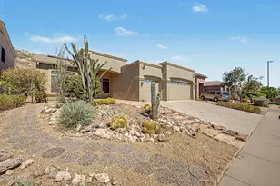 25647 N Singbush Loop, Phoenix, AZ 85083 - Photo 2