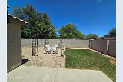 15702 W Watson Lane, Surprise, AZ 85379 - Photo 8
