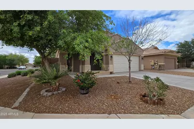 8012 S 70th Drive, Laveen, AZ 85339 - Photo 2